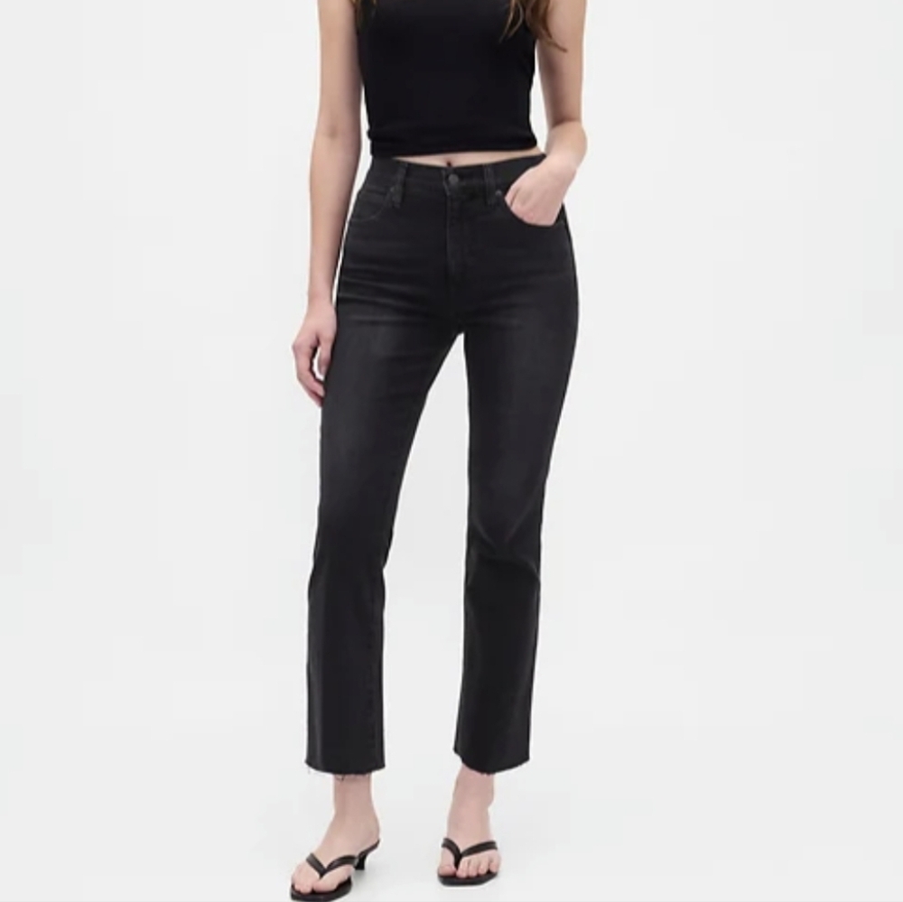 GAP NWOT Black "Kick Fit" Cropped Jeans